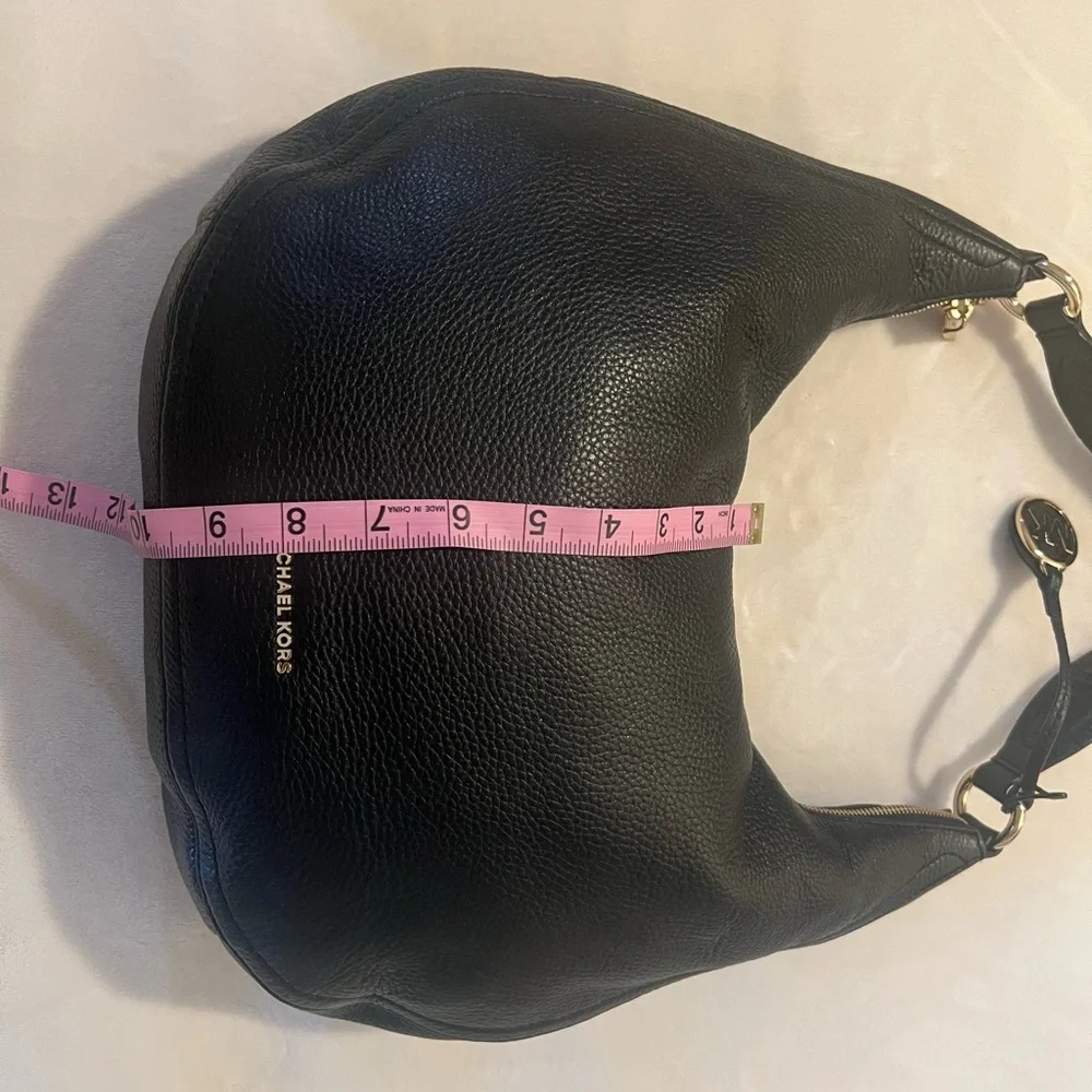 💚Michael Kors Black Leather Hobo Bag🩷